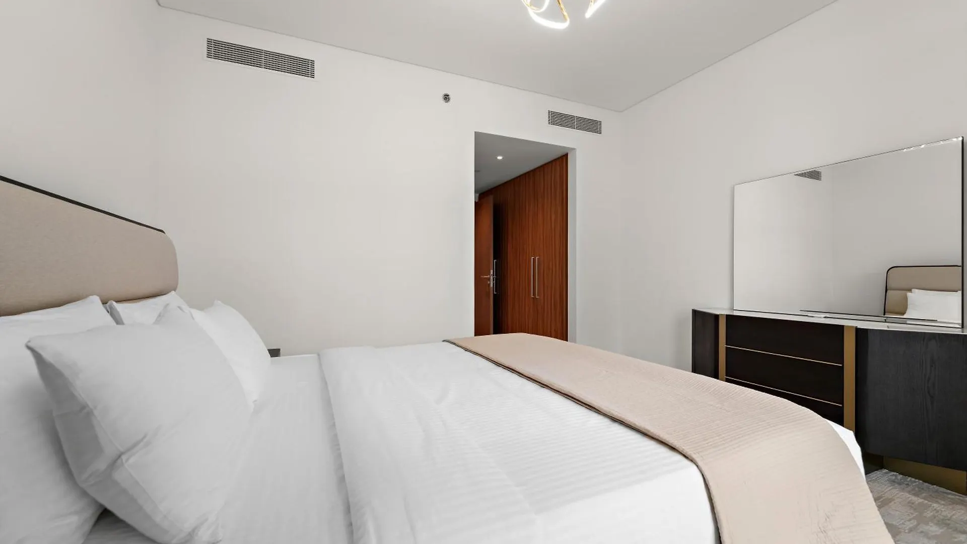 3Br Central Park, Prime Dubai Location